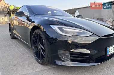 Лифтбек Tesla Model S 2017 в Павлограде