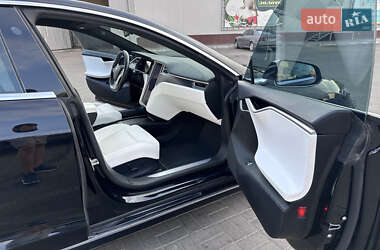 Лифтбек Tesla Model S 2017 в 