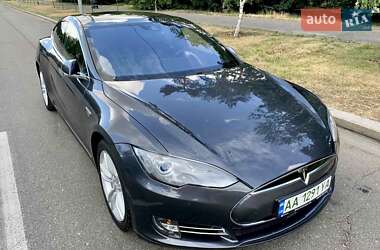 Лифтбек Tesla Model S 2016 в Киеве