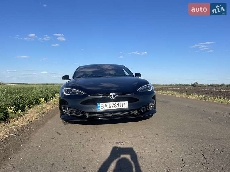 Лифтбек Tesla Model S 2017 в Кропивницком