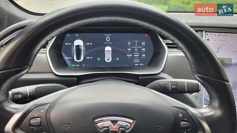 Лифтбек Tesla Model S 2017 в Ивано-Франковске