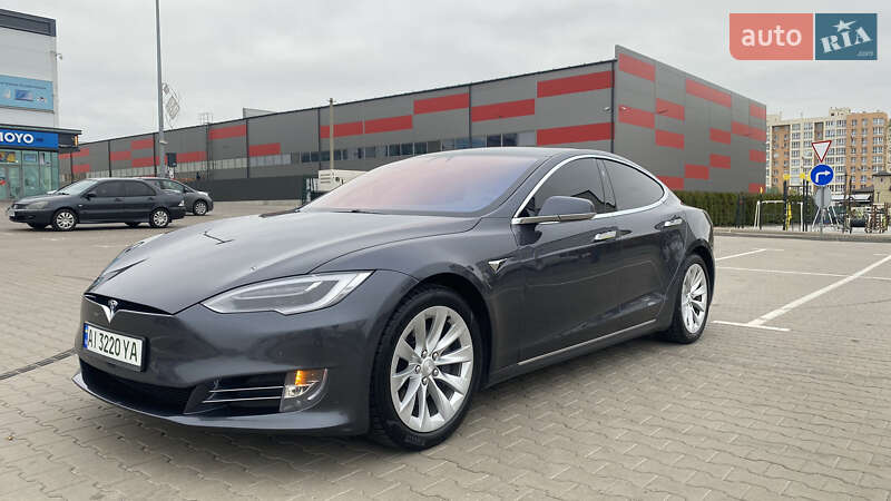 Лифтбек Tesla Model S 2017 в Киеве