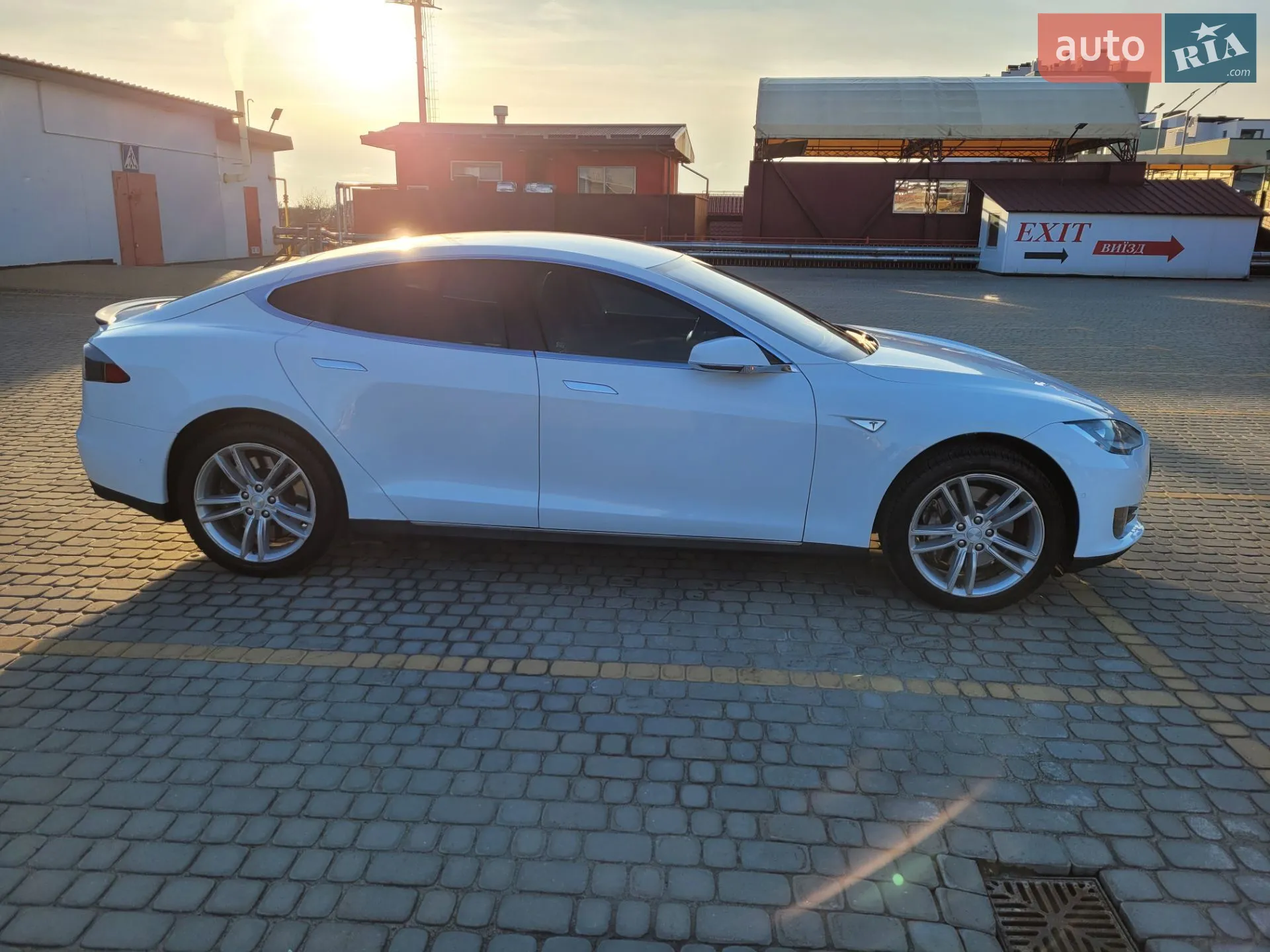 2015 Tesla Model S - мініатюра 3