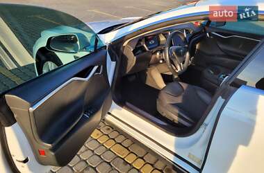 Ліфтбек Tesla Model S 2015 в Львові