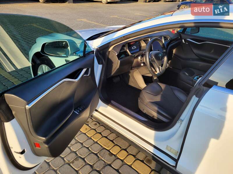 Лифтбек Tesla Model S 2015 в Львове фото 13 Лифтбек Tesla Model S 2015 в Львове