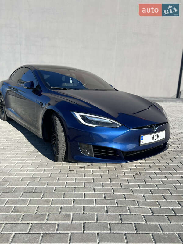 Лифтбек Tesla Model S 2017 в Львове