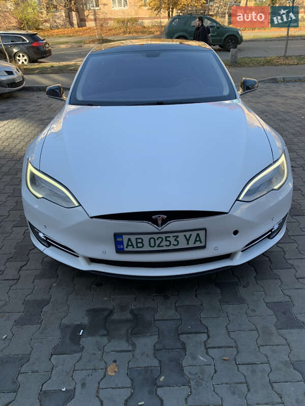 Ліфтбек Tesla Model S 2014 в Києві