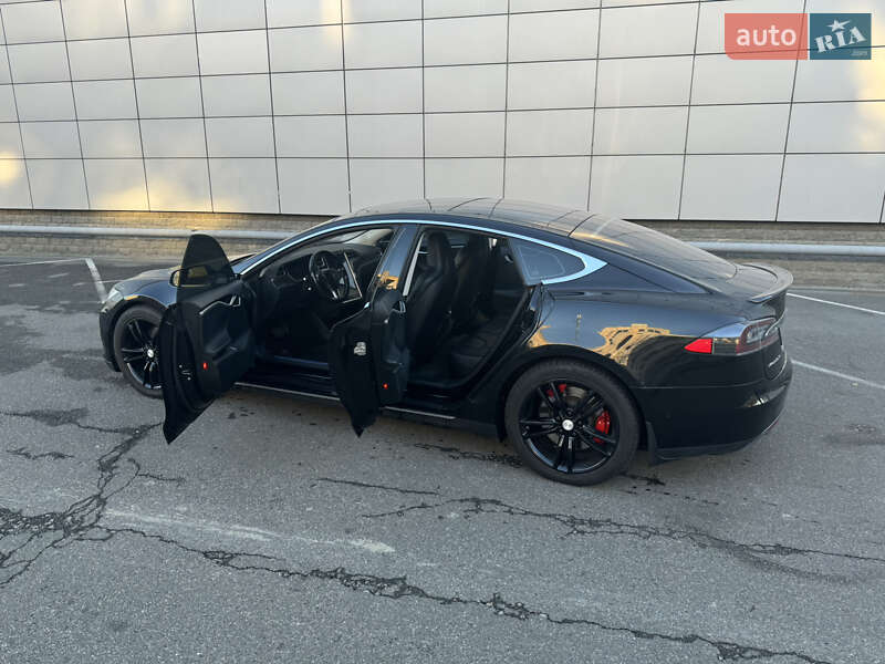 Лифтбек Tesla Model S 2015 в Броварах