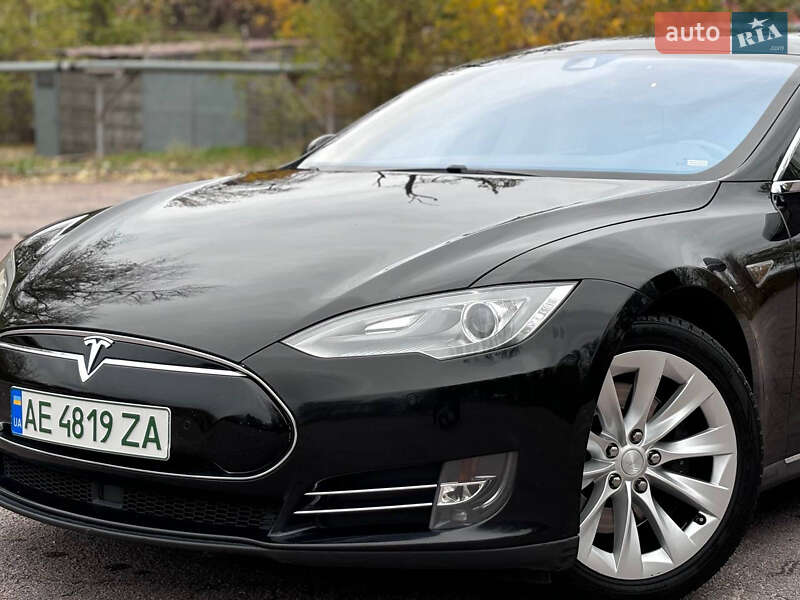 Лифтбек Tesla Model S 2015 в Днепре