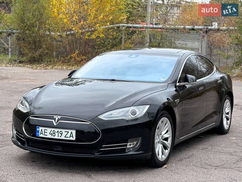 Лифтбек Tesla Model S 2015 в Днепре