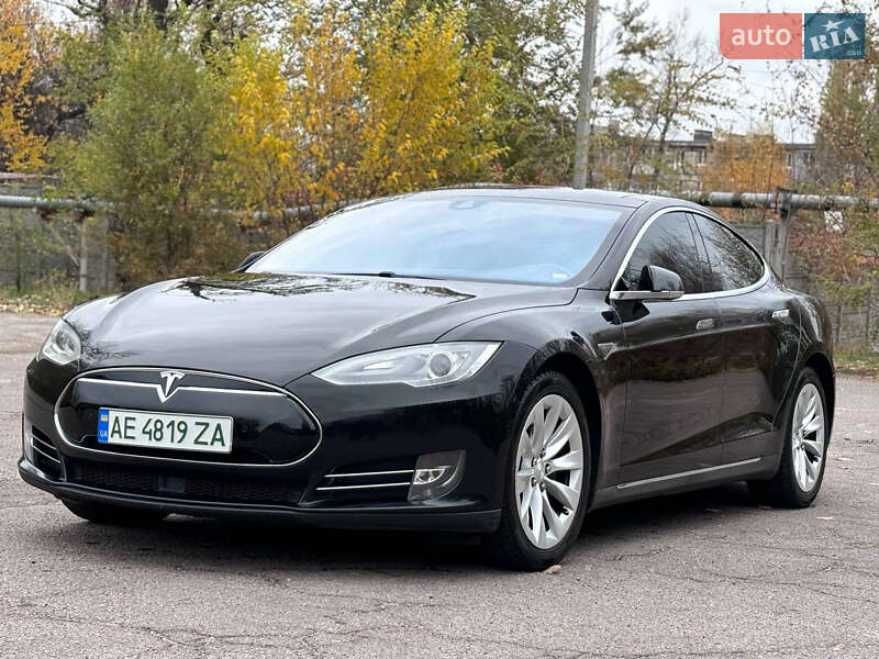 Лифтбек Tesla Model S 2015 в Днепре