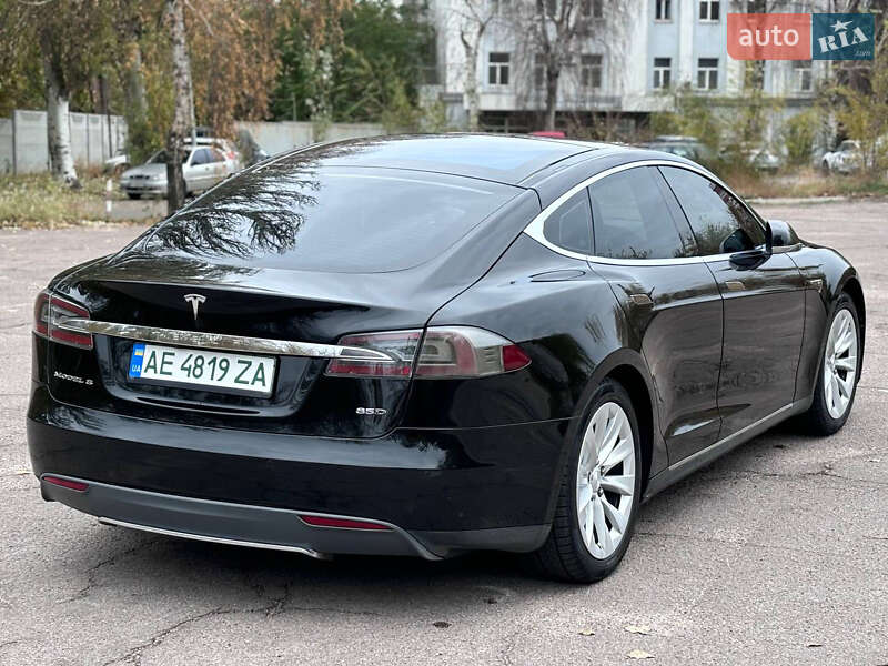 Лифтбек Tesla Model S 2015 в Днепре