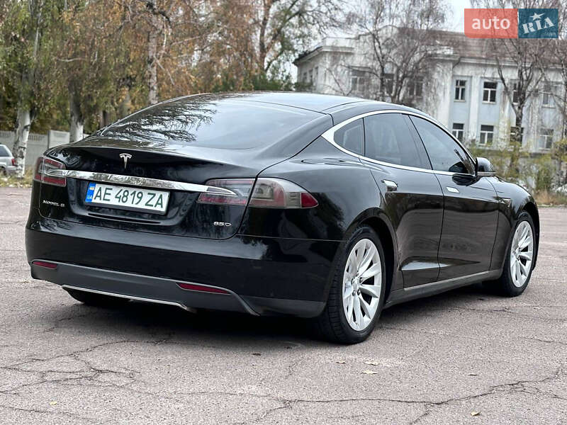 Лифтбек Tesla Model S 2015 в Днепре