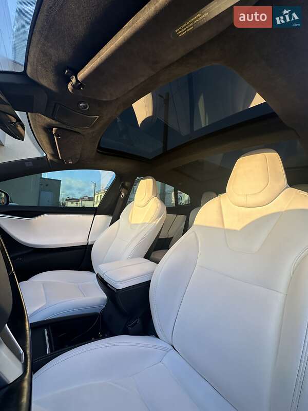 Ліфтбек Tesla Model S 2015 в Києві