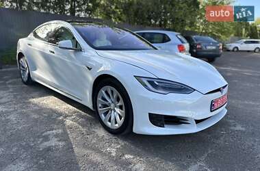 Лифтбек Tesla Model S 2017 в Львове