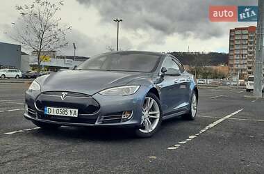 Лифтбек Tesla Model S 2014 в Косове