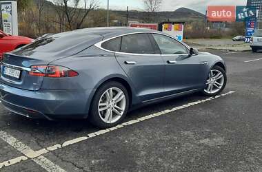 Лифтбек Tesla Model S 2014 в Косове