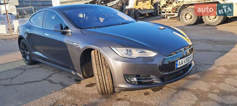 Ліфтбек Tesla Model S 2014 в Києві