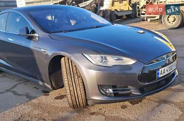 Лифтбек Tesla Model S 2014 в 