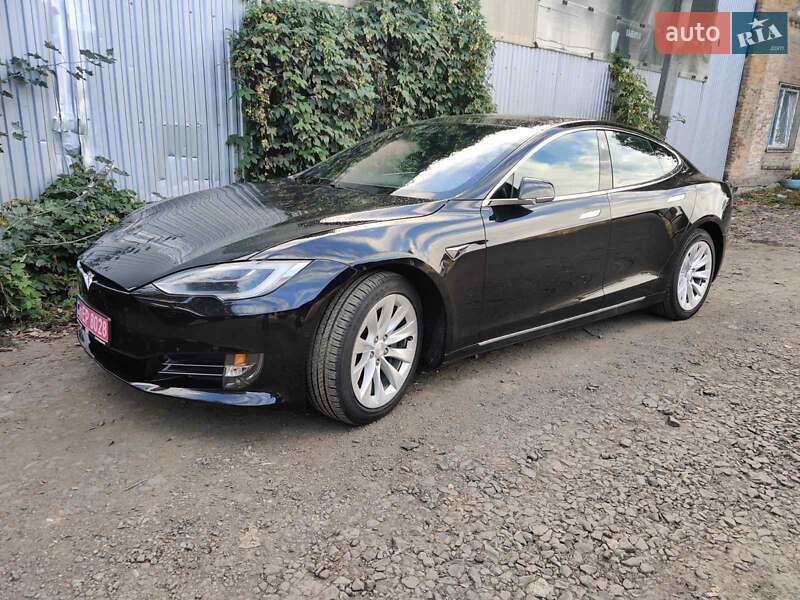 Ліфтбек Tesla Model S 2018 в Луцьку