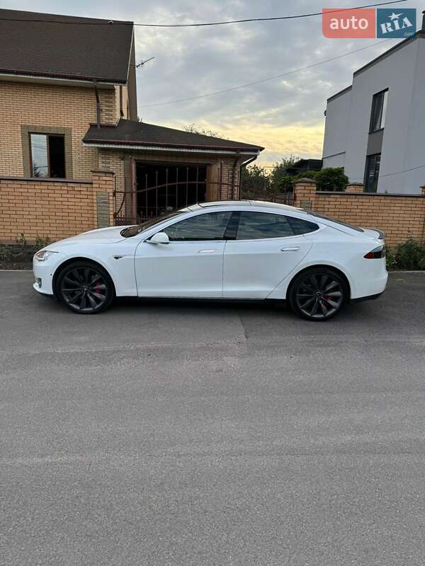 Лифтбек Tesla Model S 2014 в Виннице