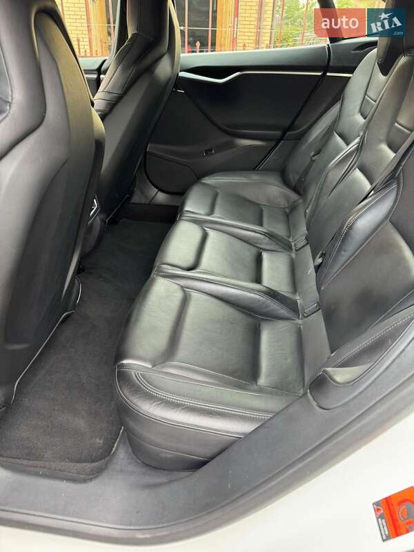 Лифтбек Tesla Model S 2014 в Виннице