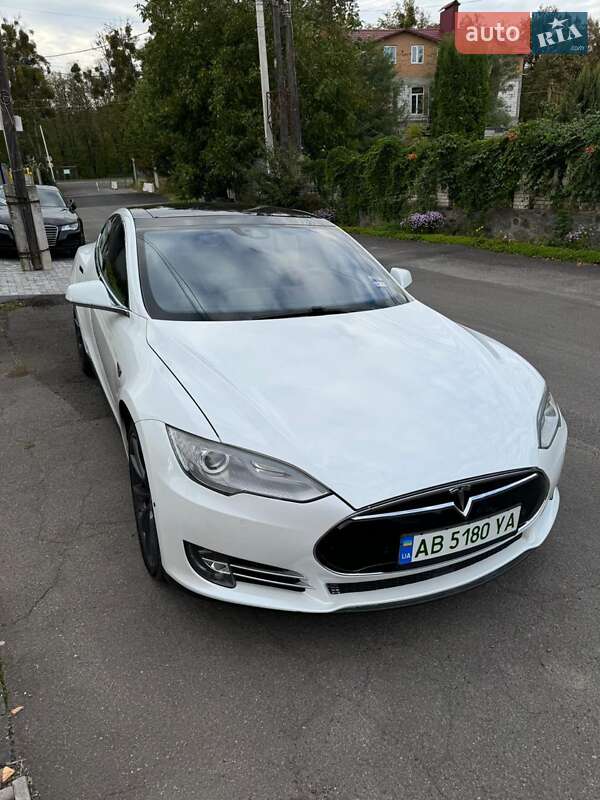 Лифтбек Tesla Model S 2014 в Виннице