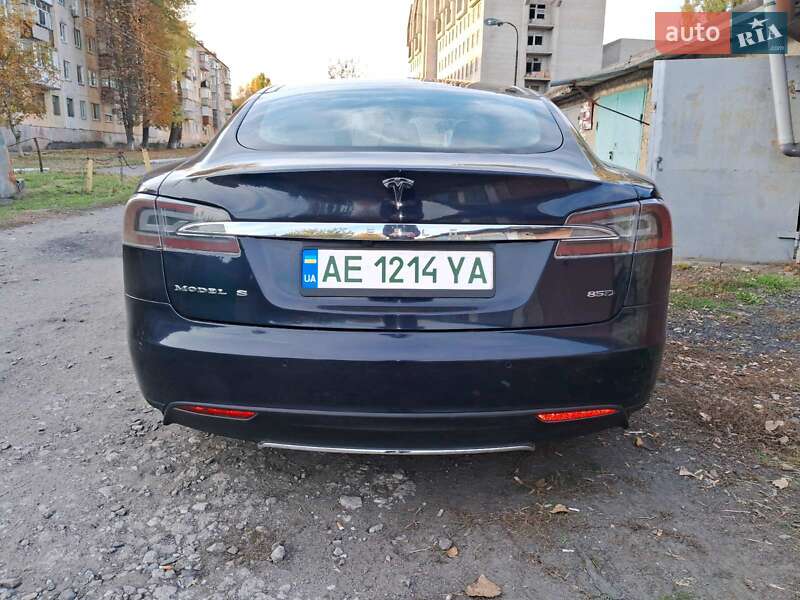 Лифтбек Tesla Model S 2015 в Павлограде