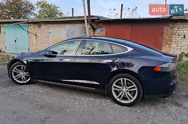 Лифтбек Tesla Model S 2015 в 