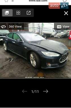Лифтбек Tesla Model S 2015 в 