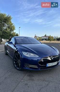 Лифтбек Tesla Model S 2016 в Черкассах