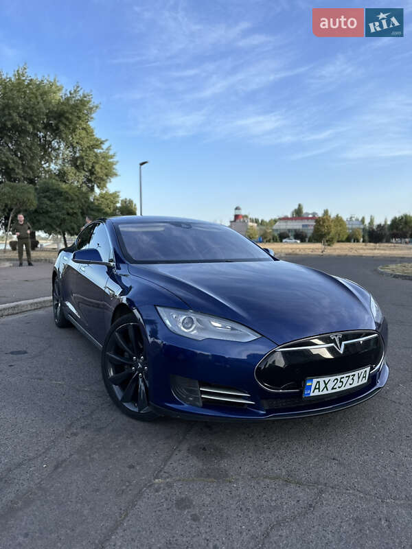 Лифтбек Tesla Model S 2016 в Черкассах