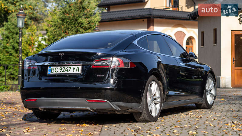 Лифтбек Tesla Model S 2015 в Жовкве