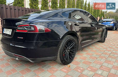 Лифтбек Tesla Model S 2015 в Киеве