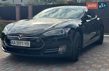 Лифтбек Tesla Model S 2015 в Киеве