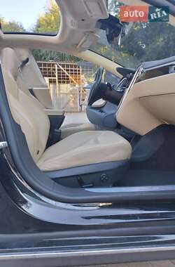 Лифтбек Tesla Model S 2016 в 