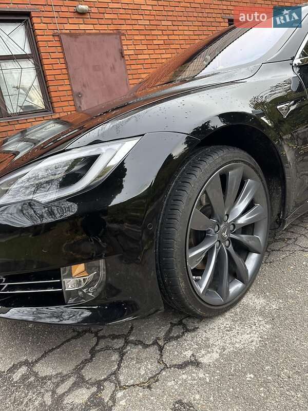 Ліфтбек Tesla Model S 2017 в Харкові