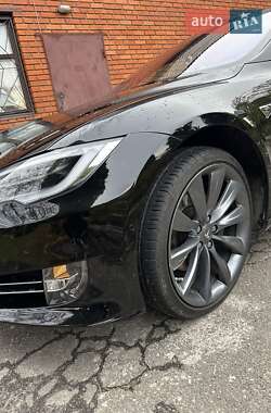 Лифтбек Tesla Model S 2017 в 