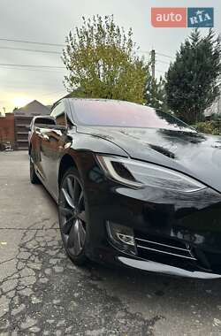 Лифтбек Tesla Model S 2017 в 