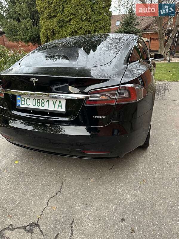 Ліфтбек Tesla Model S 2017 в Харкові