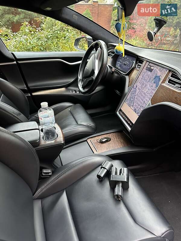 Ліфтбек Tesla Model S 2017 в Харкові