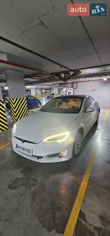 Ліфтбек Tesla Model S 2018 в Харкові