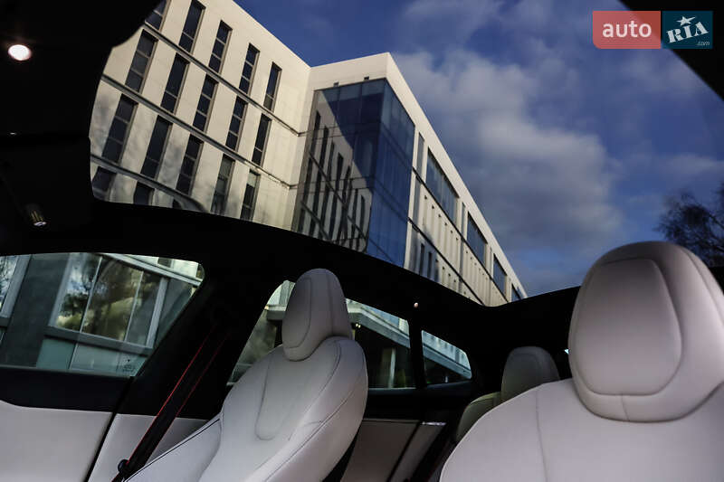 Лифтбек Tesla Model S 2023 в Днепре