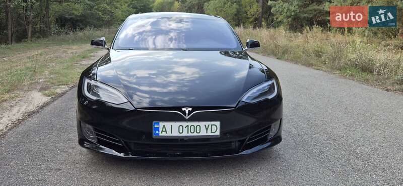 Лифтбек Tesla Model S 2016 в Киеве