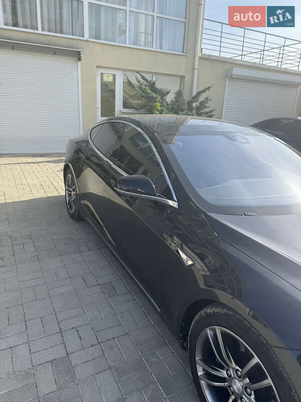 Ліфтбек Tesla Model S 2015 в Одесі