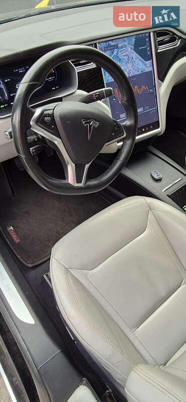Лифтбек Tesla Model S 2016 в Киеве