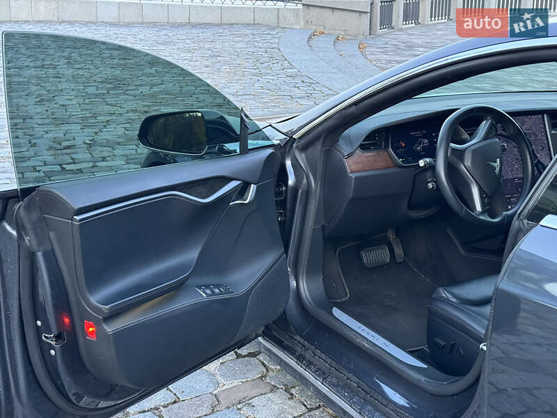 Лифтбек Tesla Model S 2020 в Киеве