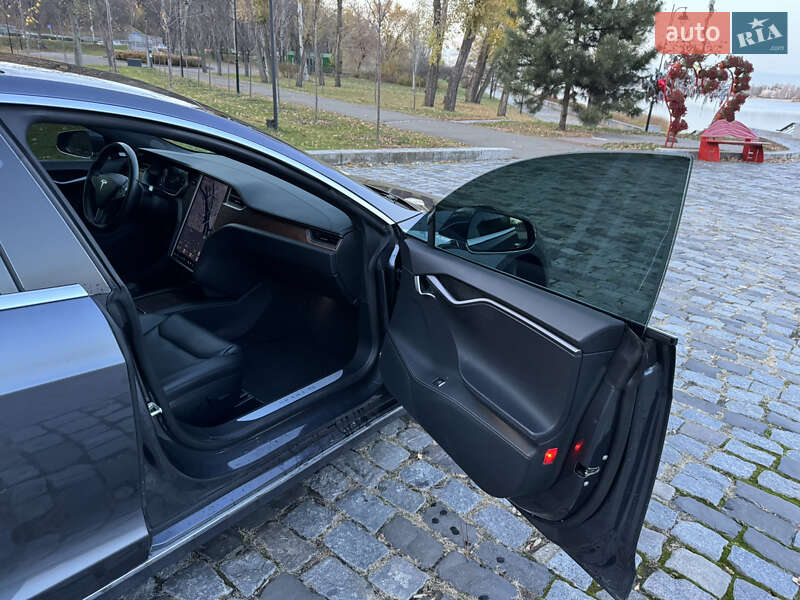 Лифтбек Tesla Model S 2020 в Киеве