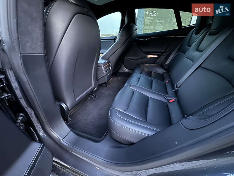 Лифтбек Tesla Model S 2020 в Киеве