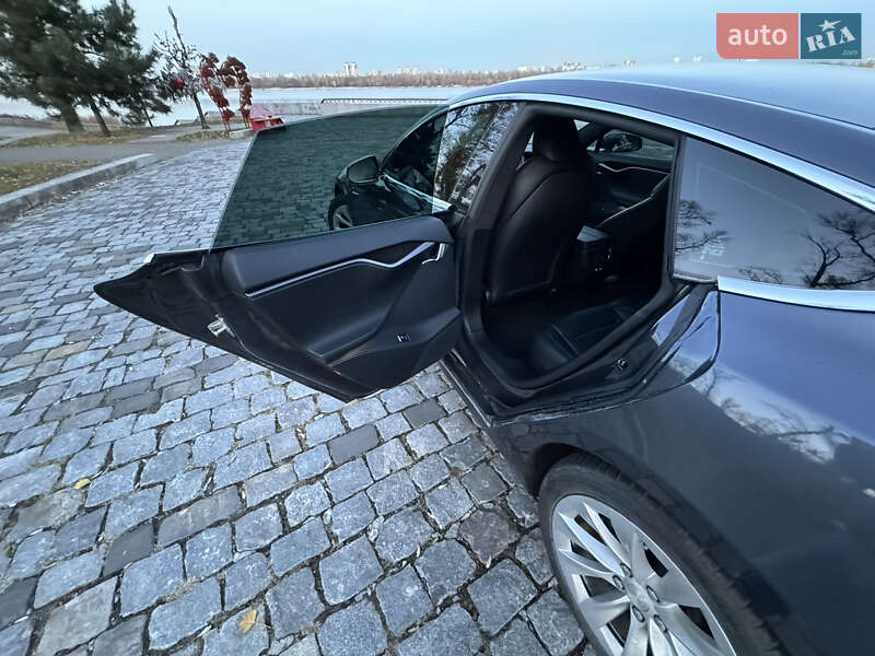 Лифтбек Tesla Model S 2020 в Киеве